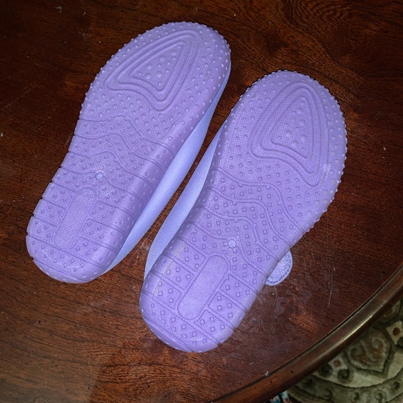 Brand New Girls Water Shoes - Picture 3 of 4
